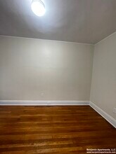 235 Park Dr, Unit 14 in Boston, MA - Foto de edificio - Building Photo