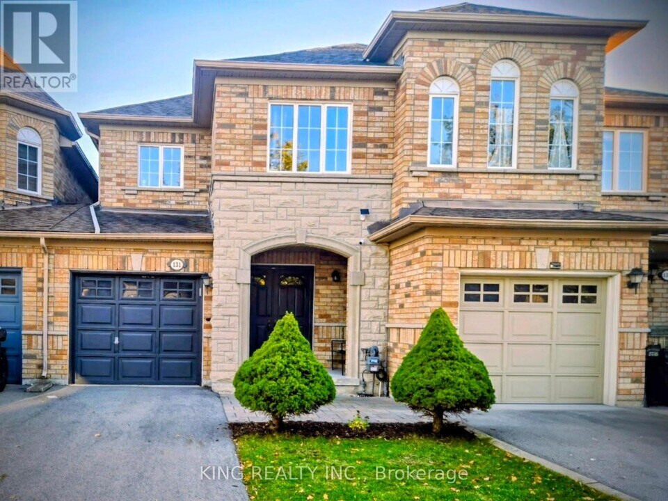 131 Royal Appian Crescent in Vaughan, ON - Building Photo