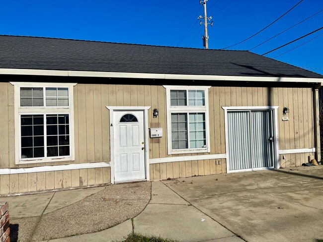 1880 Hayes St in Anderson, CA - Building Photo - Building Photo