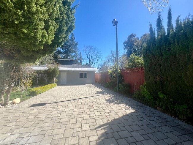 13090 Heath St in Saratoga, CA - Foto de edificio - Building Photo