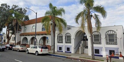 1027 Redondo Ave in Long Beach, CA - Building Photo - Building Photo