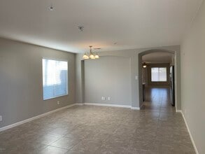 13250 W Port Royale Ln in Surprise, AZ - Building Photo - Building Photo