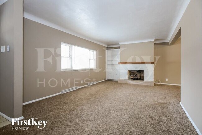 6114 Fee Fee Rd in Hazelwood, MO - Building Photo - Building Photo