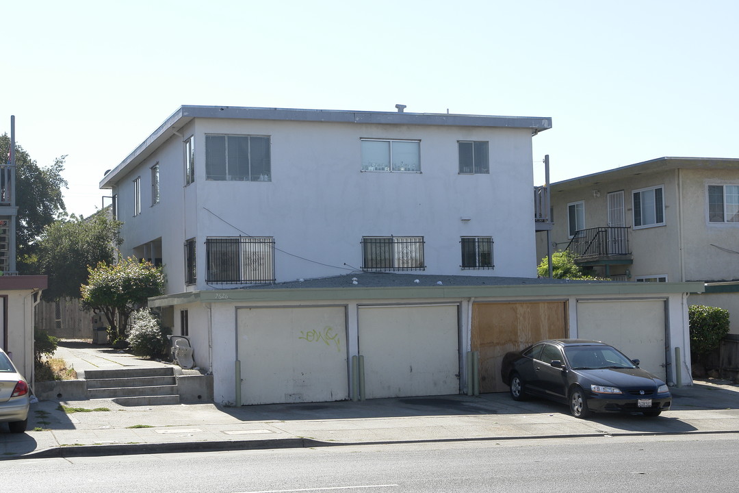 2626 73rd Ave in Oakland, CA - Building Photo