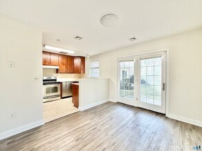 17-17 Rockfield Dr in Stamford, CT - Foto de edificio - Building Photo