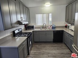 417 S Wilton Pl in Los Angeles, CA - Building Photo