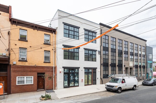 2414 Frankford Ave in Philadelphia, PA - Building Photo - Building Photo
