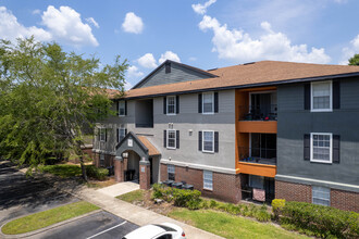 Lexington Crossing in Gainesville, FL - Building Photo - Building Photo