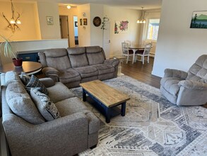 3006 Donington Dr in Anchorage, AK - Building Photo - Building Photo