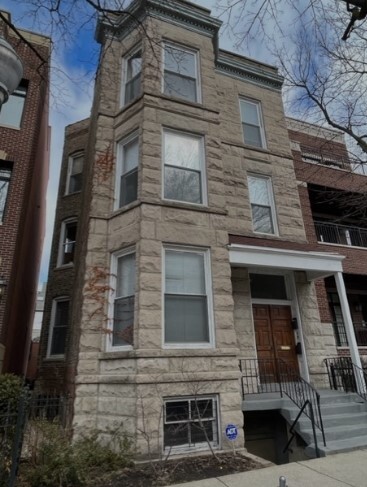 1154 W Newport Ave in Chicago, IL - Building Photo