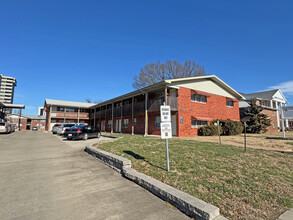 The Embassy in Springfield, MO - Foto de edificio - Building Photo