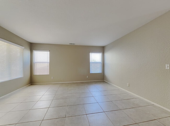38647 Annette Ave in Palmdale, CA - Building Photo - Building Photo