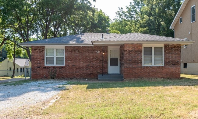 property at 1521 S Grant Ave