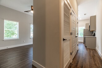 The Flats at Overton in Memphis, TN - Foto de edificio - Interior Photo