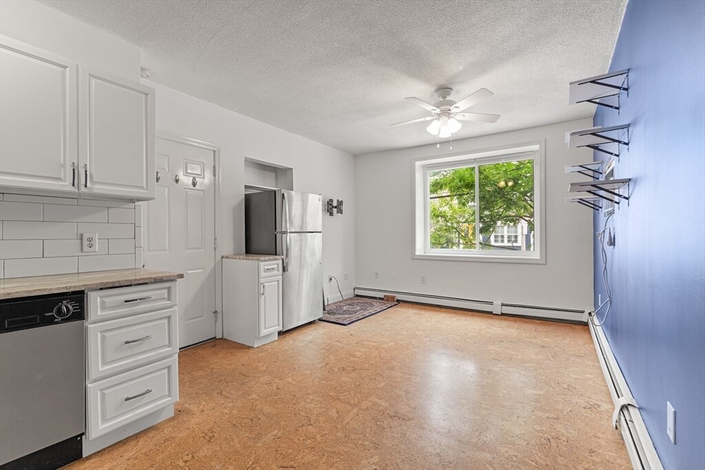 151 W Sixth St in Boston, MA - Building Photo