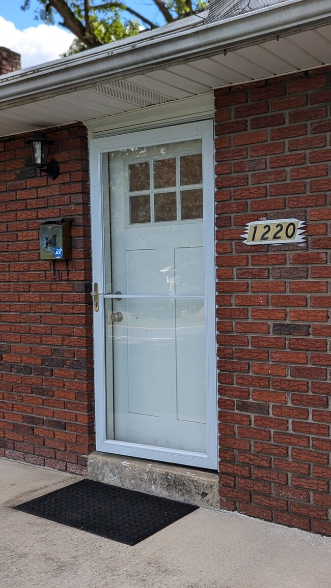 1220 N Cedar Crest Blvd in Allentown, PA - Building Photo - Building Photo