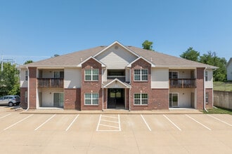 Wellington Manor in Columbia, MO - Building Photo - Building Photo