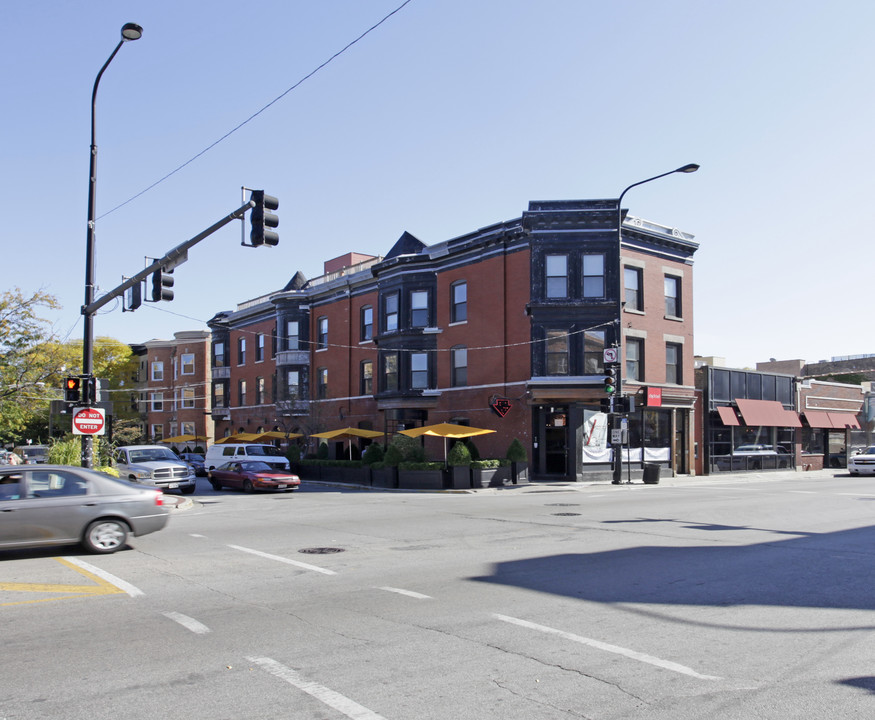 3359 N Halsted St in Chicago, IL - Foto de edificio