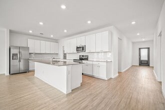 201 Cordova Xing in Seguin, TX - Building Photo - Building Photo