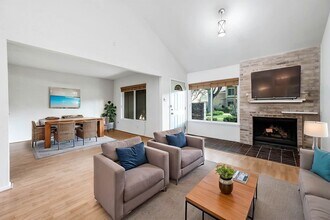 11609 Village Pl Dr in Houston, TX - Building Photo - Building Photo