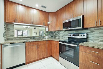 505 Harbour Pointe Way in Greenacres, FL - Building Photo - Building Photo