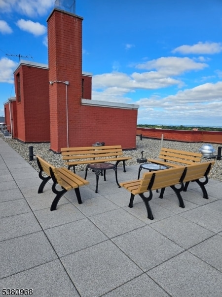 property at 5 Roosevelt Pl