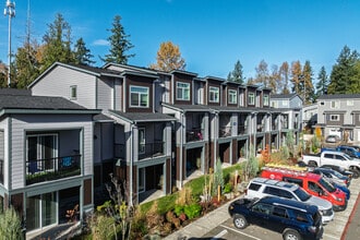 The Landing at Lake Tapps in Bonney Lake, WA - Building Photo - Building Photo