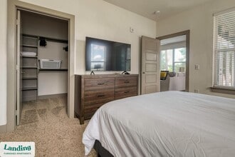 300 Enclave Dr in Conroe, TX - Building Photo - Building Photo