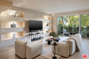 818 N Doheny Dr in West Hollywood, CA - Building Photo