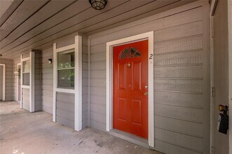 2404 Sycamore Ave in Huntsville, TX - Building Photo - Building Photo