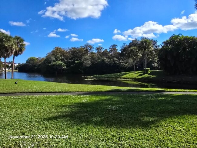2900 NW 42nd Ave in Coconut Creek, FL - Foto de edificio - Building Photo