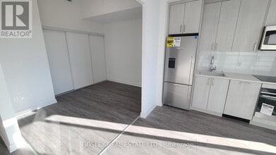 1-701 Cardiff Rd in Toronto, ON - Building Photo - Building Photo