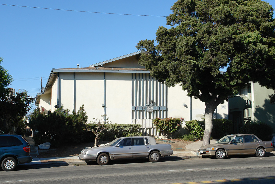 651 W Channel Islands Blvd in Oxnard, CA - Foto de edificio