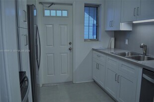 2617 Segovia St in Coral Gables, FL - Building Photo