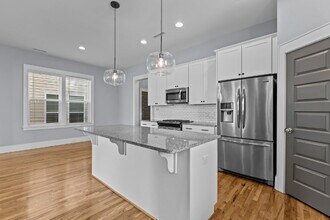 124 Rock Ledge Dr in Chapel Hill, NC - Building Photo - Building Photo