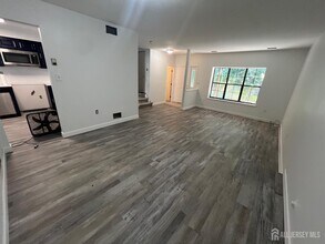 127 Aspen Dr in North Brunswick, NJ - Building Photo - Building Photo