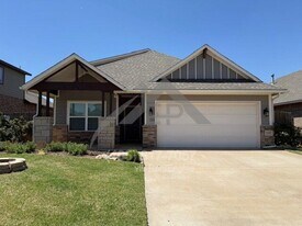 10001 Glover River Dr in Yukon, OK - Building Photo