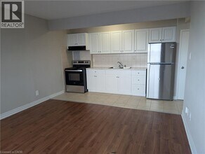 468 Ottawa St N in Hamilton, ON - Building Photo - Building Photo