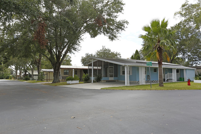 Arbor Oaks in Zephyrhills, FL - Building Photo - Building Photo