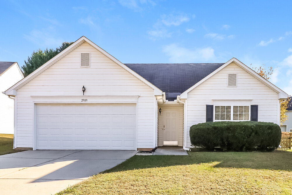 2909 Deep Cove Dr NW in Concord, NC - Foto de edificio