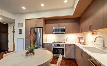 1321 Seneca St, Unit #1004 in Seattle, WA - Building Photo - Building Photo