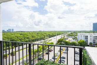 2903 N Miami Beach Blvd in North Miami Beach, FL - Building Photo - Building Photo