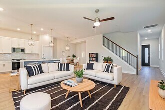 1057 Brickell Lp in Austin, TX - Building Photo - Building Photo