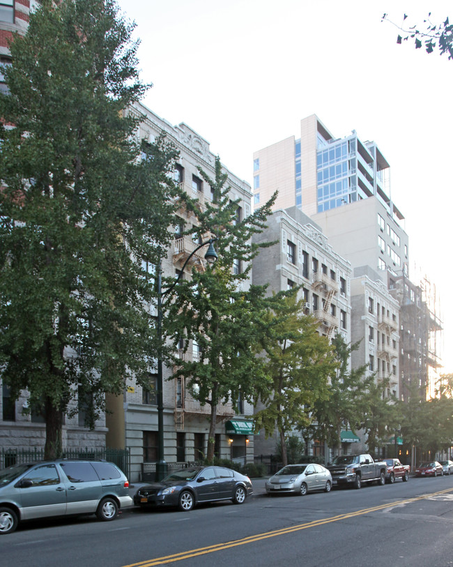 131 West 110 Street in New York, NY - Foto de edificio - Building Photo