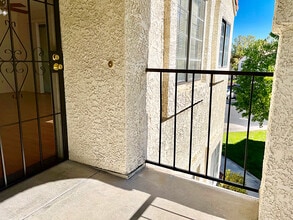 4747 Nara Vista Way, Unit 202 in Las Vegas, NV - Building Photo - Building Photo