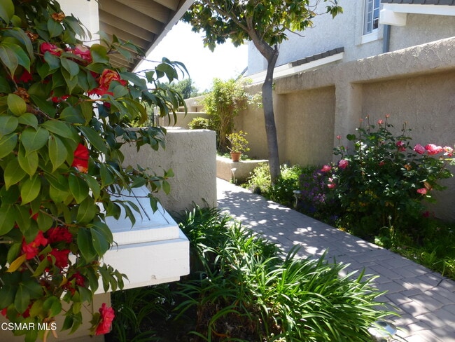 1749 Royal St George Dr in Westlake Village, CA - Building Photo - Building Photo