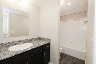 Bennett Pointe in Edmond, OK - Building Photo - Building Photo