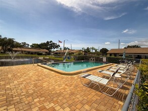 2701 60th Ave Plaza N in Bradenton, FL - Building Photo - Building Photo