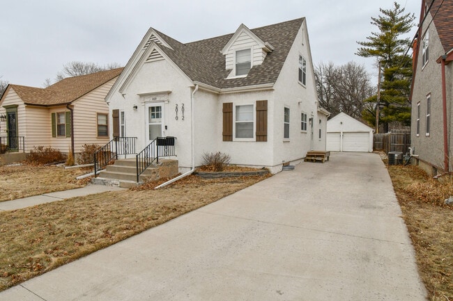 2012 W 22nd St in Sioux Falls, SD - Building Photo - Building Photo