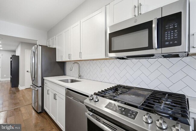 422 Burbank St SE in Washington, DC - Building Photo - Building Photo